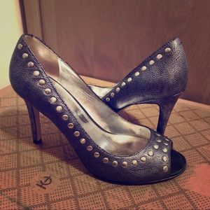 Enzo Angiolini Open Toe Pewter Pumps